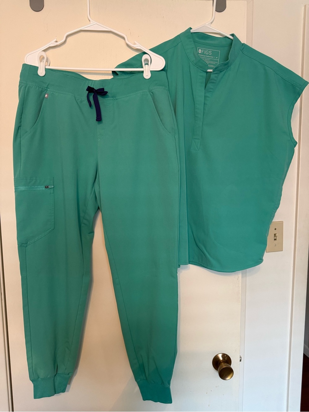 Women’s Figs Scrubs set